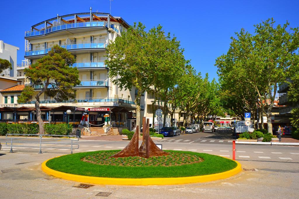Sunbeach Apartments Lignano Sabbiadoro Dış mekan fotoğraf