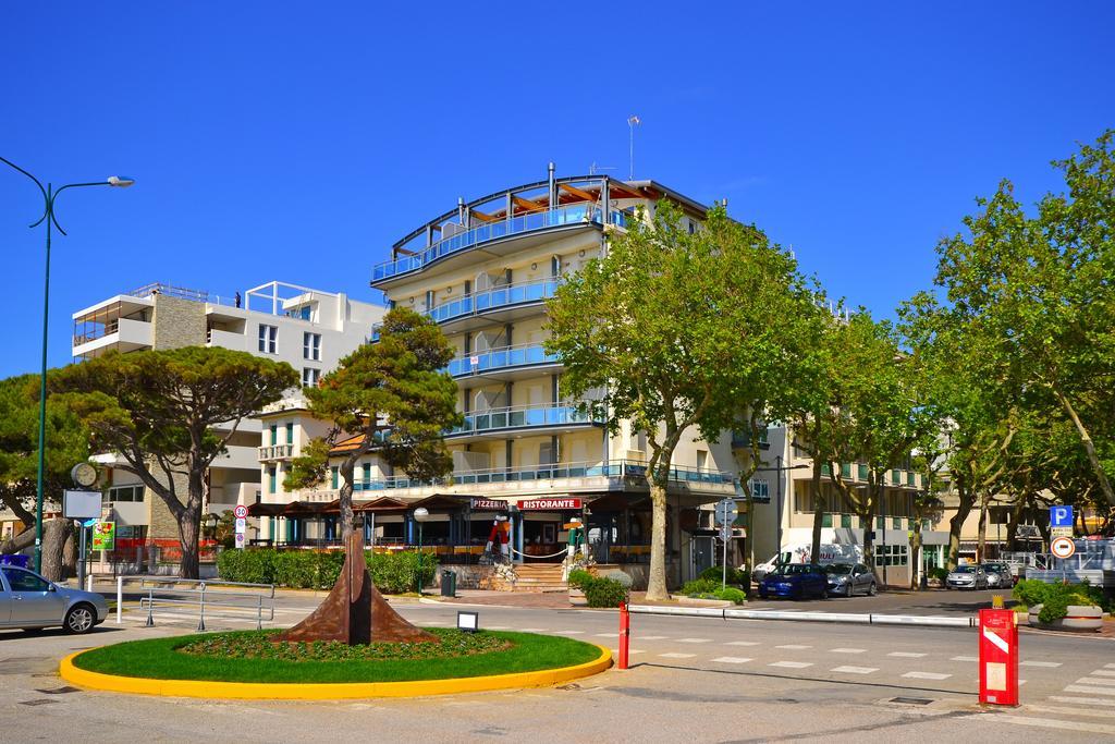 Sunbeach Apartments Lignano Sabbiadoro Dış mekan fotoğraf