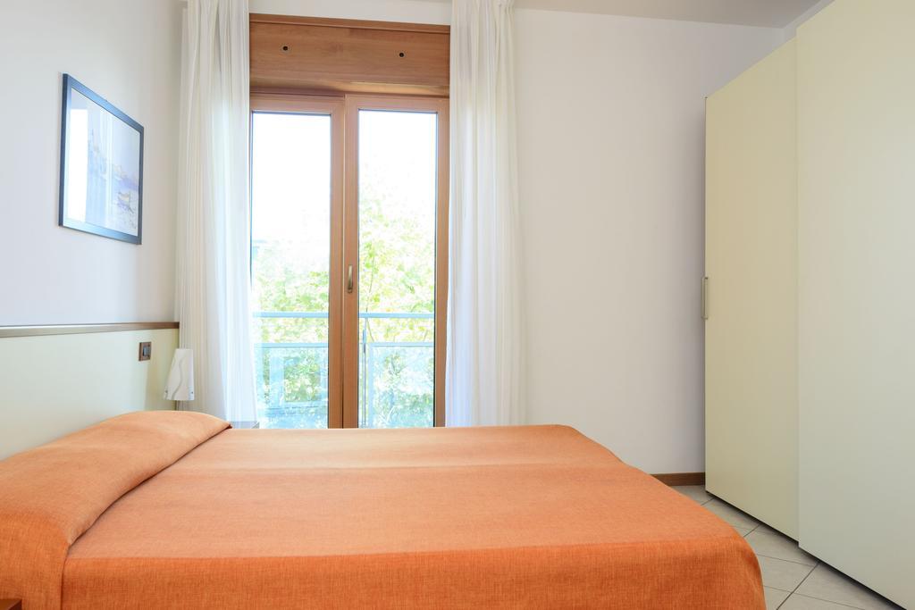 Sunbeach Apartments Lignano Sabbiadoro Dış mekan fotoğraf